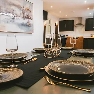 Tunstall House Apartment