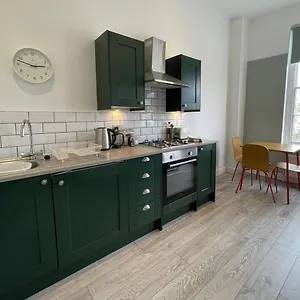 Explore The Cotswolds, Modern, Parking, Apartment