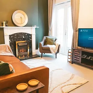 The Naunton Nook Apartment